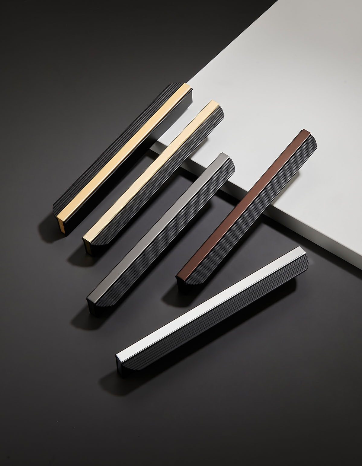 Americano cabinet handles on wood kitchen doors